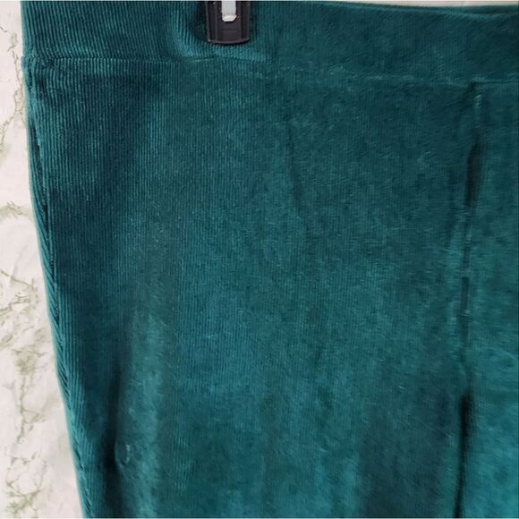 LuLaRoe Soft Green Ribbed Leggings - Picture 3 of 14